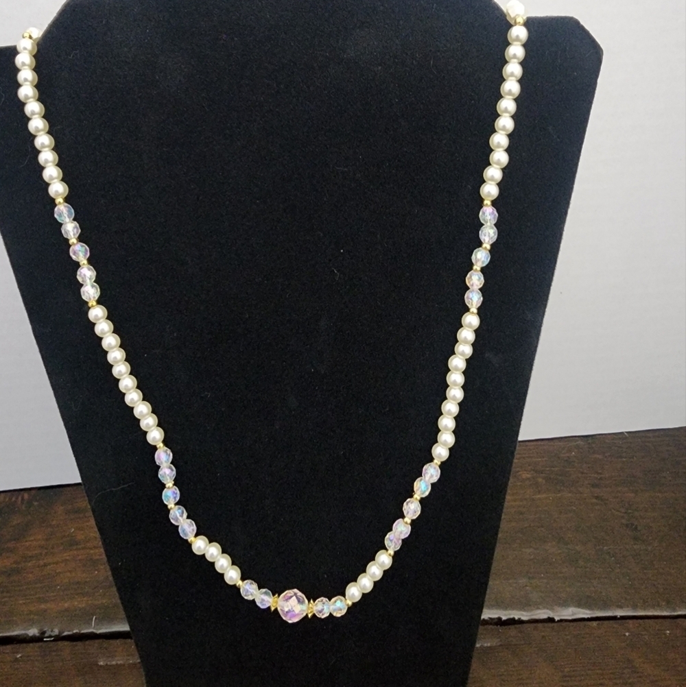 SE20 Elegant Pearl and Crystal/Iridescent Beaded Vintage Necklace